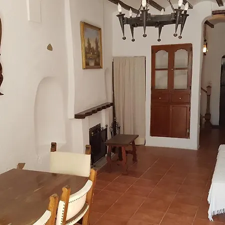 Gemuetliches Altstadthaus Am Kirchplatz In Daire Calp